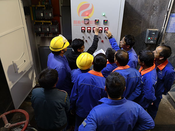 技術(shù)人員給客戶認(rèn)真培訓(xùn)，設(shè)備圓滿運(yùn)行，客戶驗(yàn)收